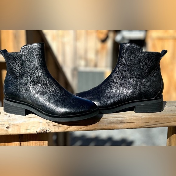 Cole Haan, River Chelsea Waterproof Leather
Bootie/Side Zip size 71/2B Black - Picture 6 of 11